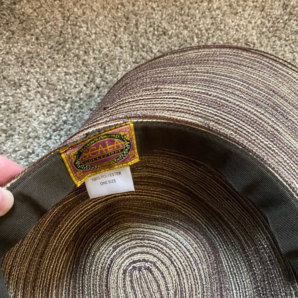 Beach hat - Picture 2 of 3